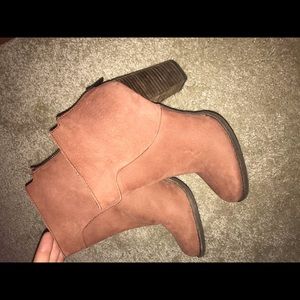 Iucky brand never worn boots